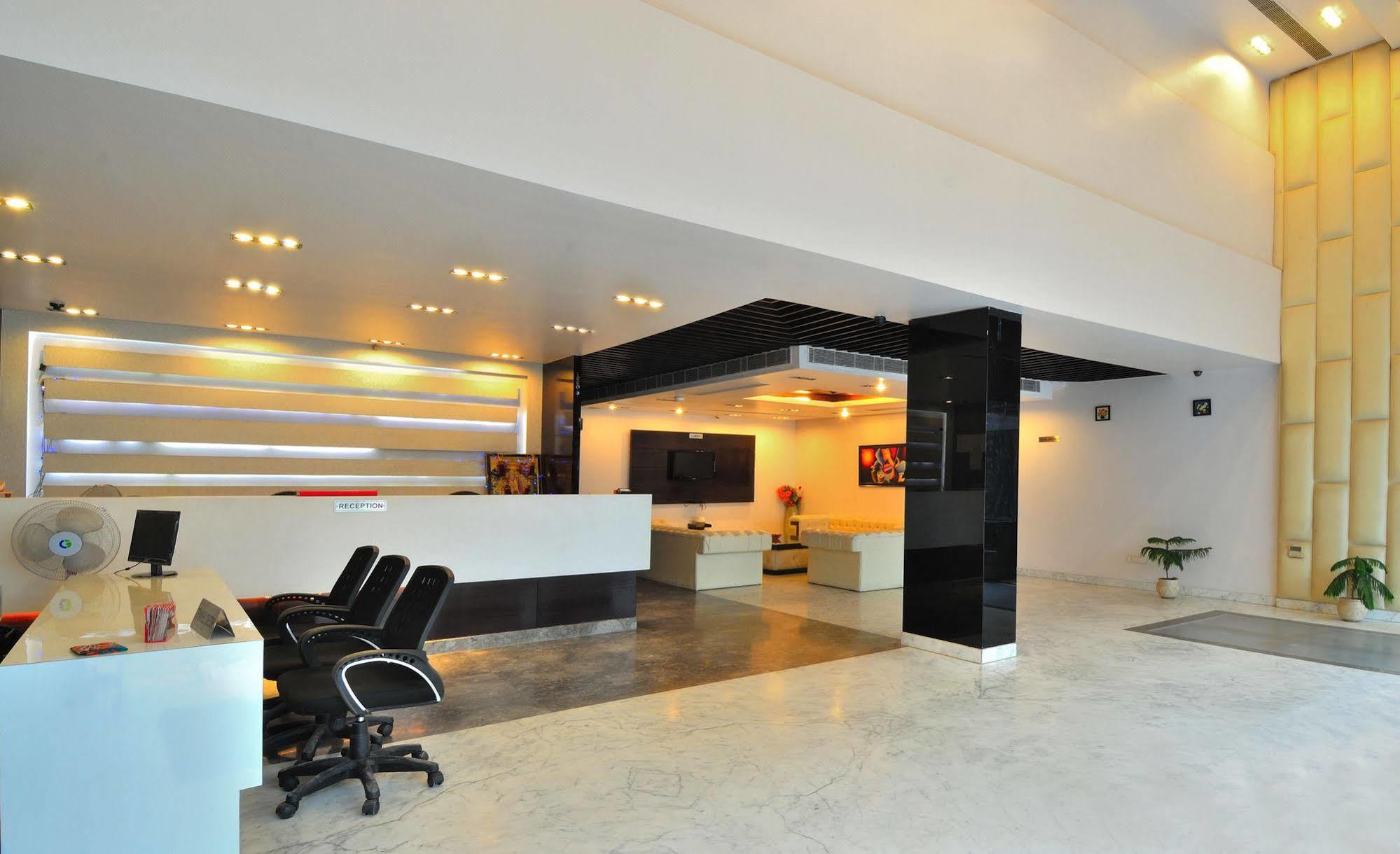 Hotel Elegance Nueva Delhi Exterior foto