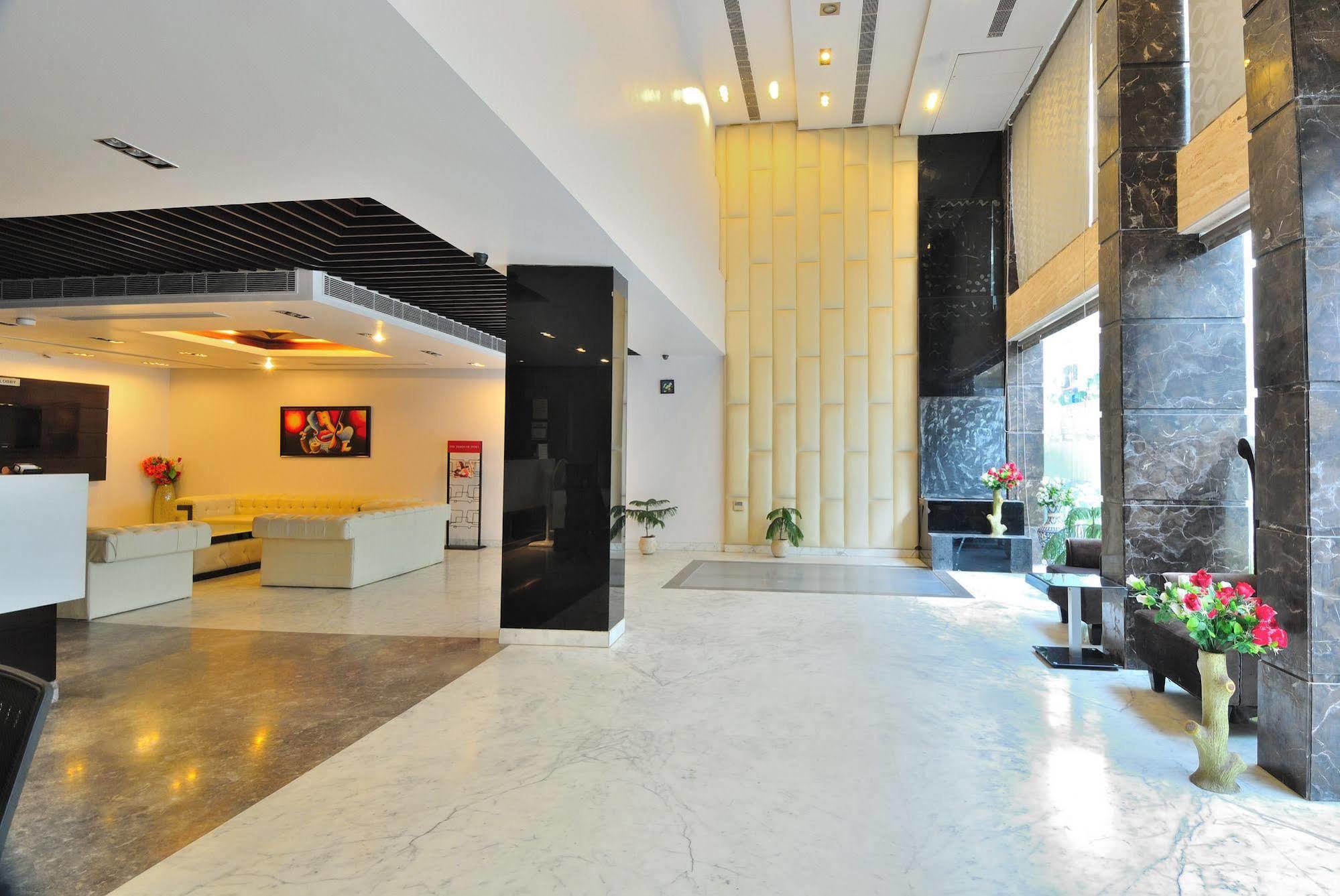 Hotel Elegance Nueva Delhi Exterior foto